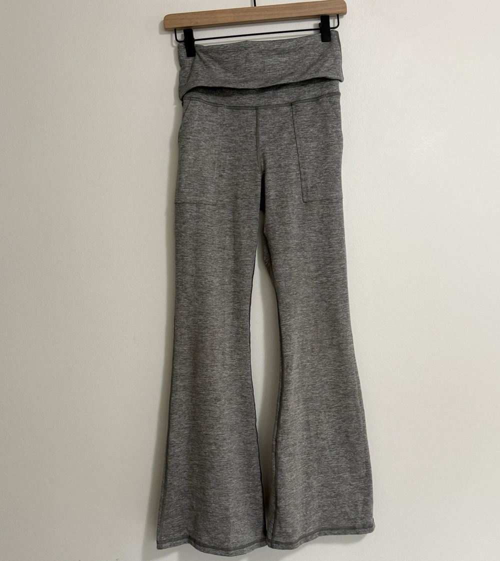 Medium Reg OFFLINE By Aerie The Hugger High Waisted Foldover Flare Legging
